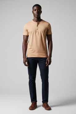 Camiseta Masculina de Algodão Egípcio com Gola Henley Caramelo Claro